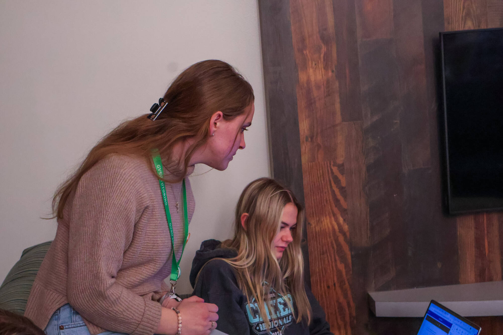 Engineering House tutoring at Holton-hooker LLC. Engineering student tutor is helping an engineering student with her homework.